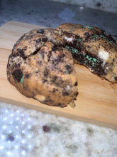 Load image into Gallery viewer, Mint Chocolate Oreo